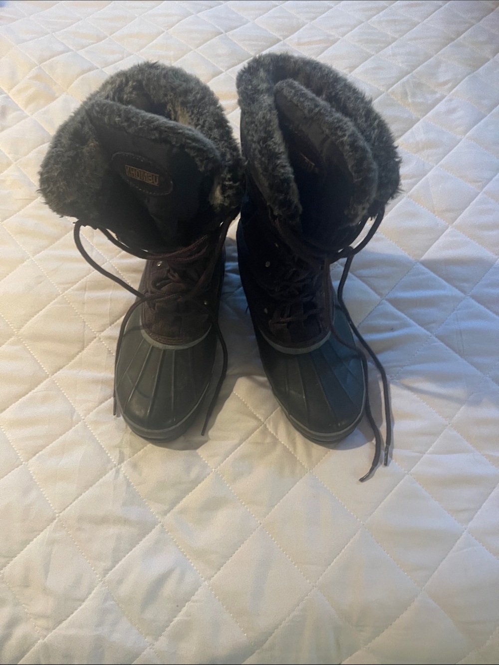 Khombu Waterproof Winter Duck Boots with Faux Fur Trim -Size 9